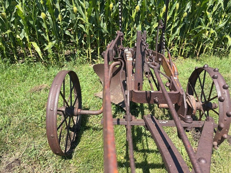 allis-chalmers-16”-one-bottom-pull-type-moldboard-plow-image-10
