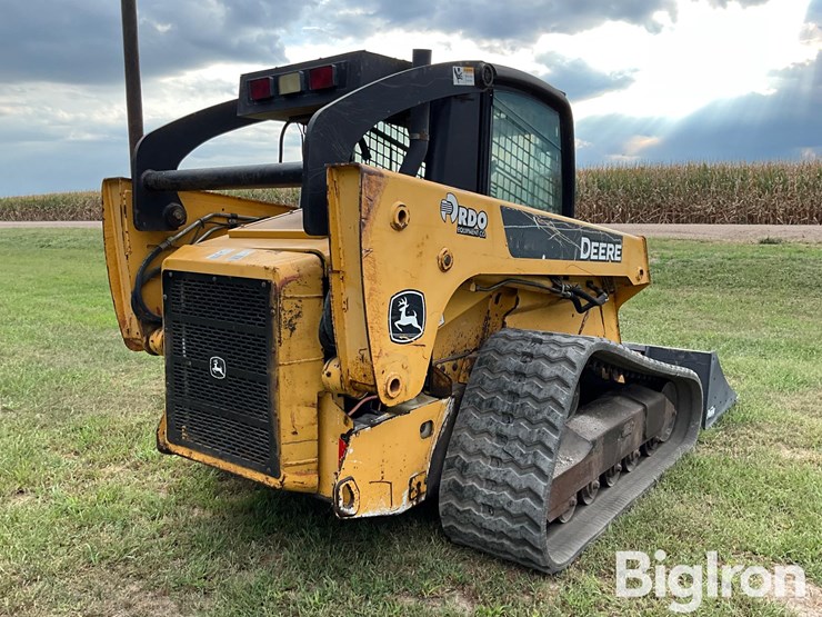 2007-deere-ct332-image-5