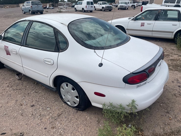 #1885-•-1999-ford-taurus-se-4-door-sedan-(has-nm-title)-(offsite-at-nmsu)-image-5