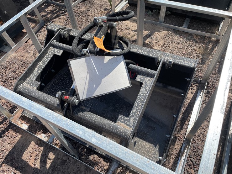 #2411-•-unused-2026-landhonor-mini-skid-steer-grapple-bucket-image-1