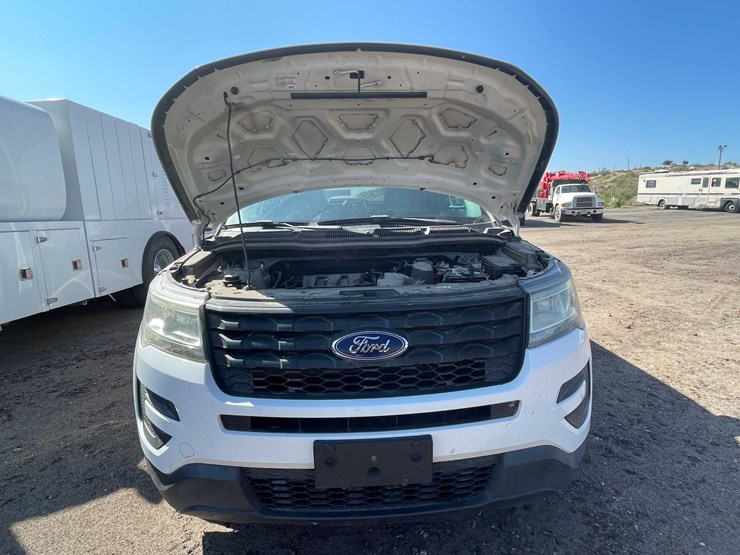 2017-ford-explorer-image-60