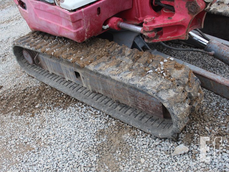 takeuchi-tb235-image-13