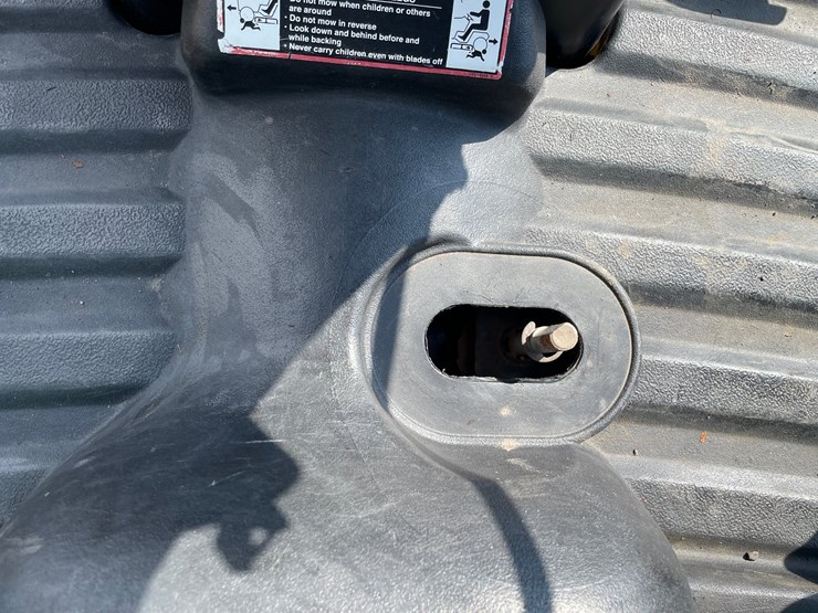 2010-john-deere-2305-image-41