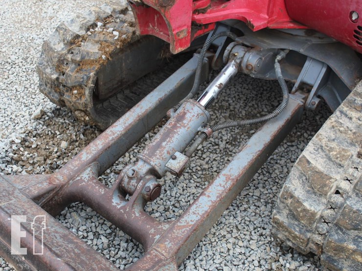 takeuchi-tb235-image-7
