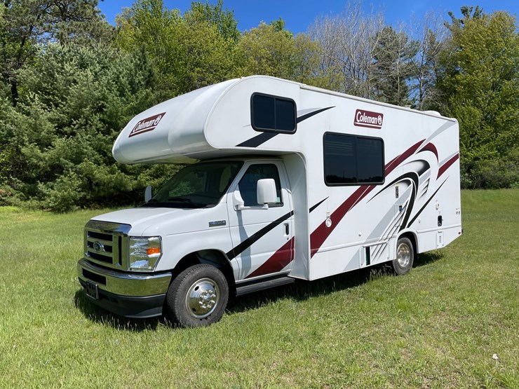 2021-ford-e350-image-1