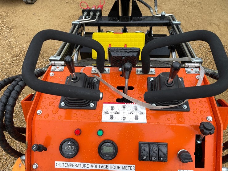 #1260-•-mms-skid-steer-loader-image-19