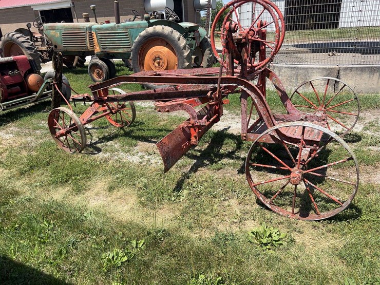 pull-type-road-grader-image-10