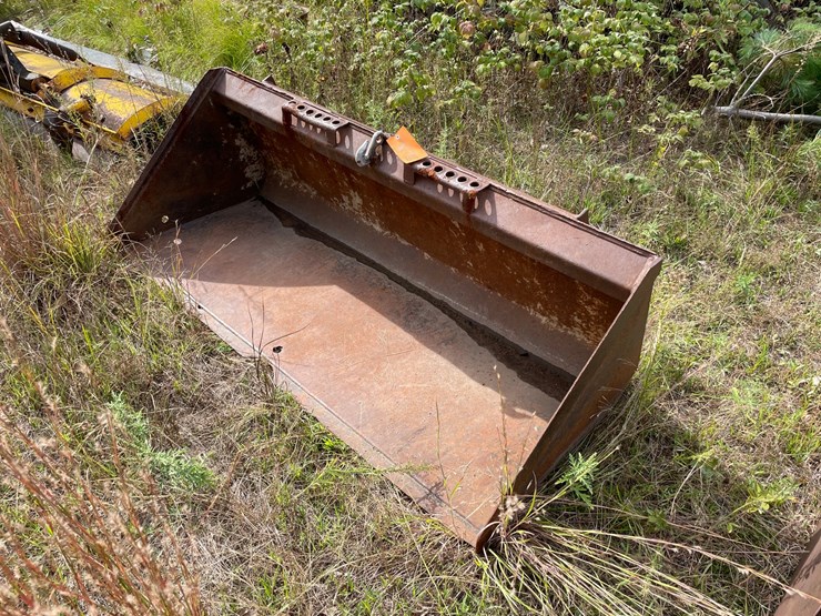 #6229-•-universal-mount-60"-skid-steer-bucket-image-1