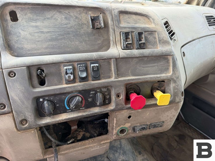 2002-sterling-l9500-image-74