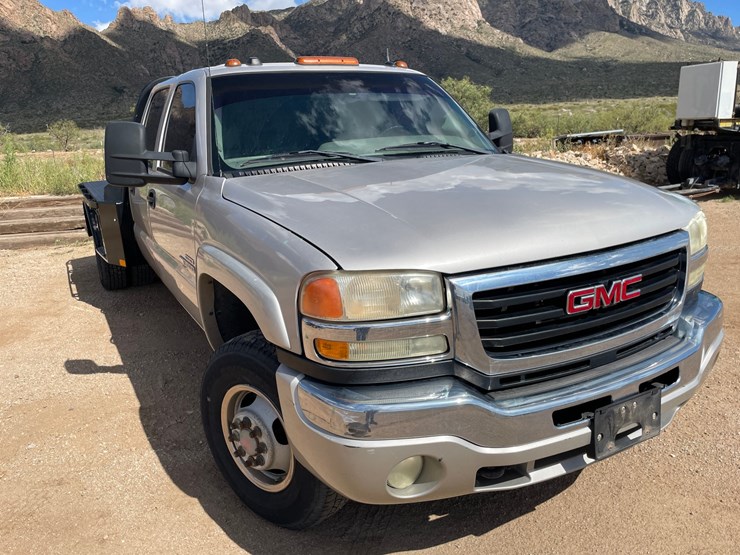 2005-gmc-3500-image-25