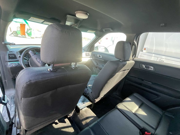2017-ford-explorer-image-27