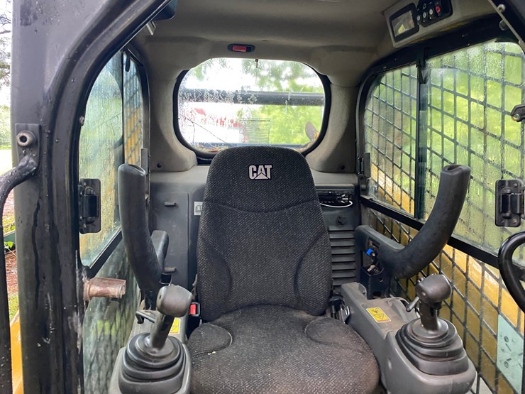 2019-caterpillar-259d-image-38