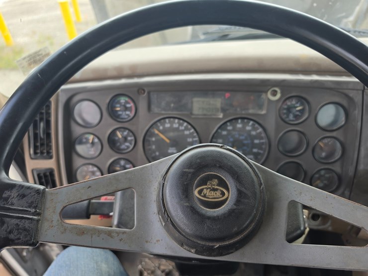 #25405-•-2003-mack-cv713-granite-truck-image-92