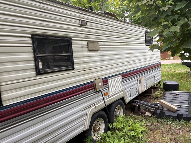 #5996-•-1989-fleetwood-resort-camper-(three-lakes,-wi)-(has-wi-title)-image-8