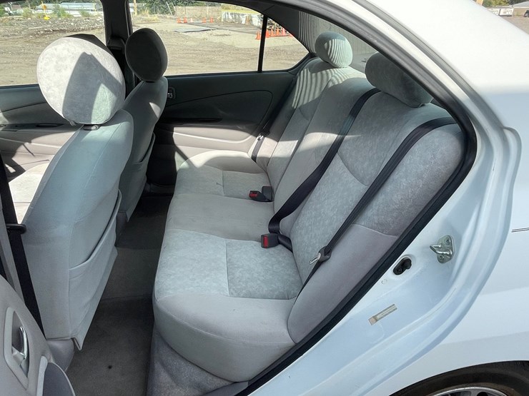 #1853-•-2002-toyota-prius-(title-in-delay)-image-22
