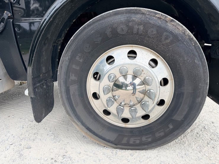 2014-peterbilt-389-image-19
