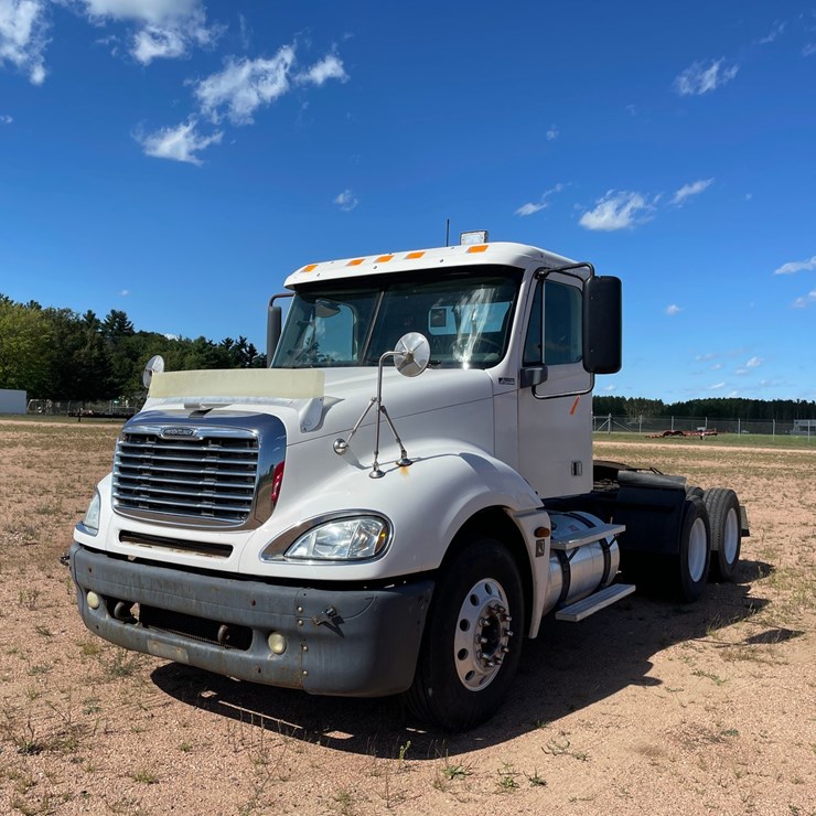 #217 • 2005 Freightliner Day Cab (Has WI Title) (Kronenwetter, WI)