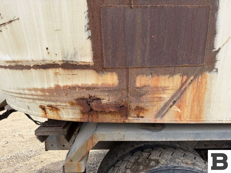 2002-sterling-l9500-image-39