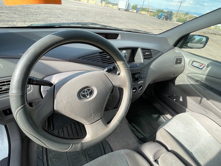 #1853-•-2002-toyota-prius-(title-in-delay)-image-34