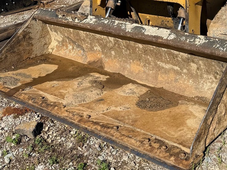 2021-caterpillar-299d3-image-8