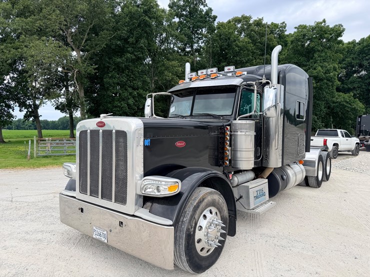 2014-peterbilt-389-image-1