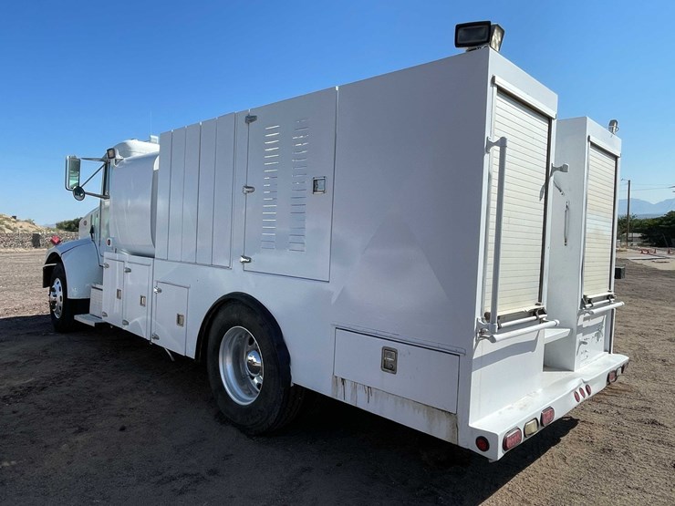 2004-peterbilt-330-image-8