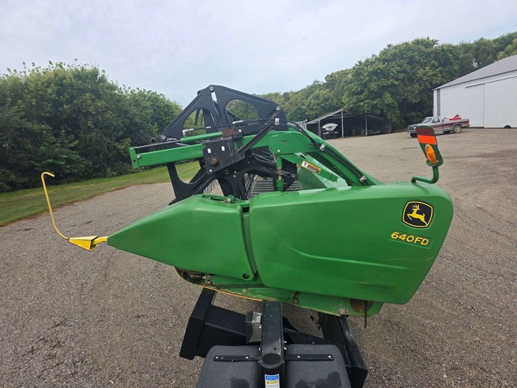 2011-john-deere-640fd-image-4