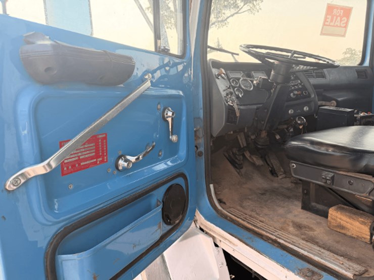 1996-ford-l8000-image-11