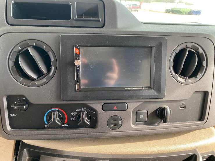 2021-ford-e350-image-19