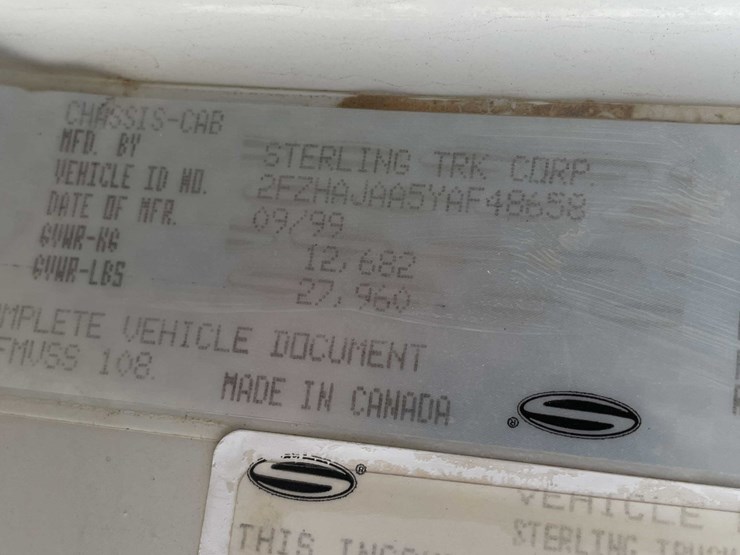 #1851-•-2000-sterling-7500-water-tank-truck-(has-nm-title)-image-30