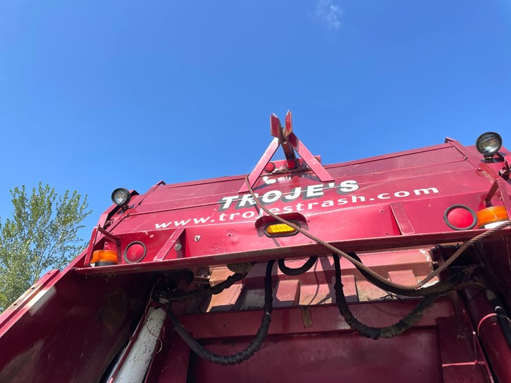 #204-•-1997-ford-4202l-garbage-truck-(has-mn-title)(clarks-grove,-mn)-image-15