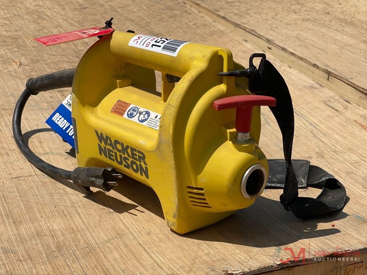 2-hp-concrete-vibrator-with-shoulder-strap-image-1
