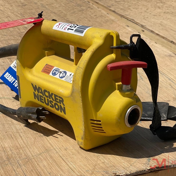 2 HP CONCRETE VIBRATOR WITH SHOULDER STRAP