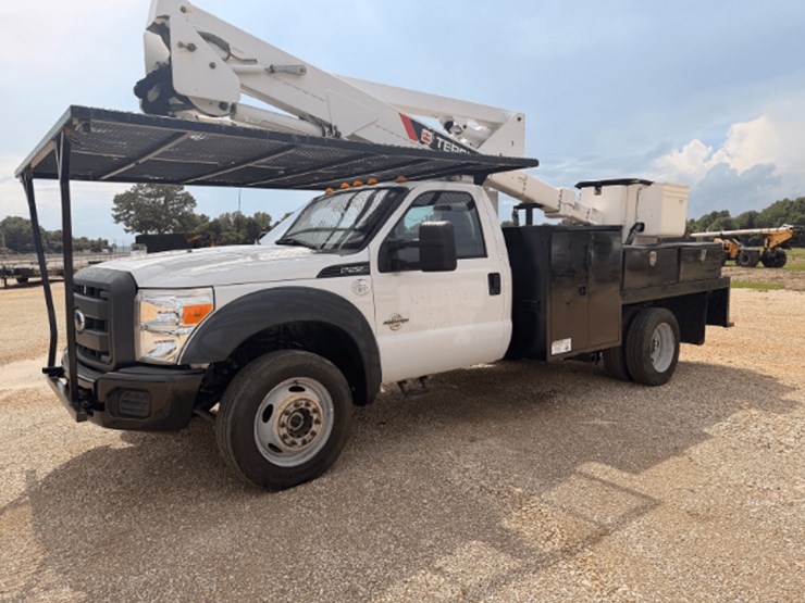 2014-ford-f550-image-1