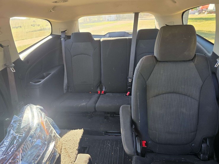 2014-chevrolet-traverse-lt-image-25