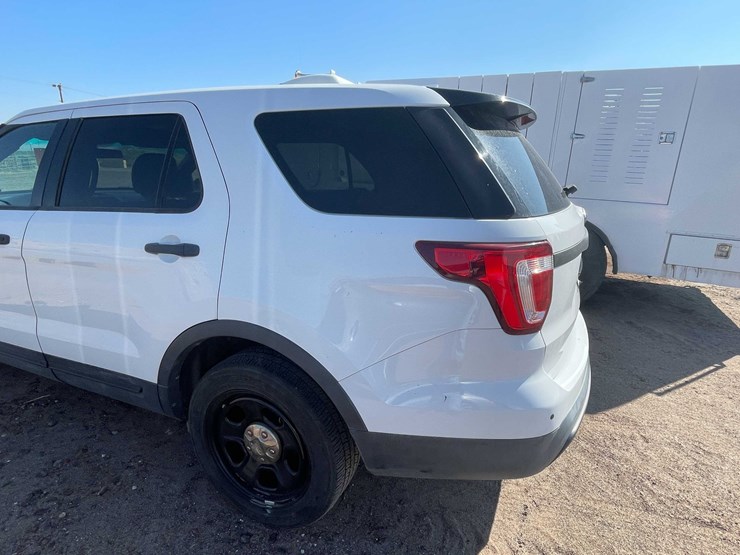 2017-ford-explorer-image-9