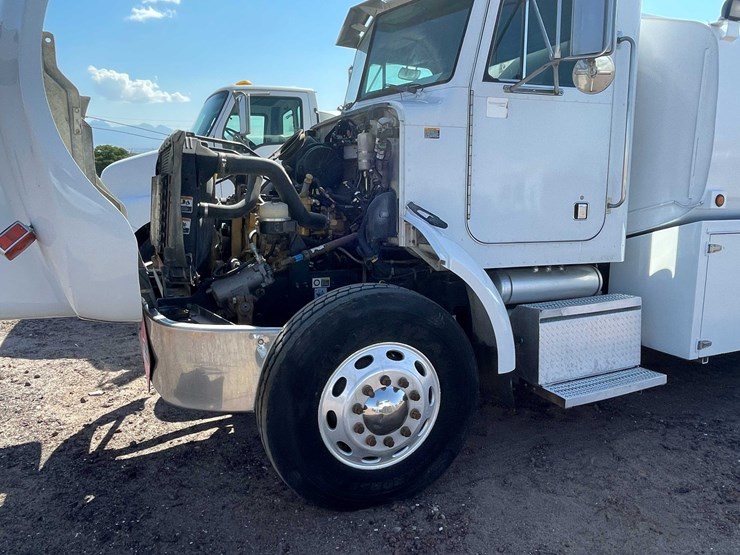 2004-peterbilt-330-image-50