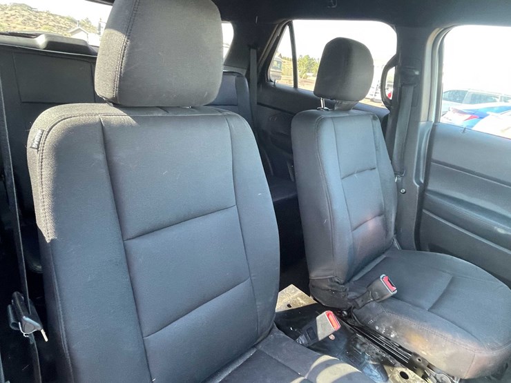 2017-ford-explorer-image-74