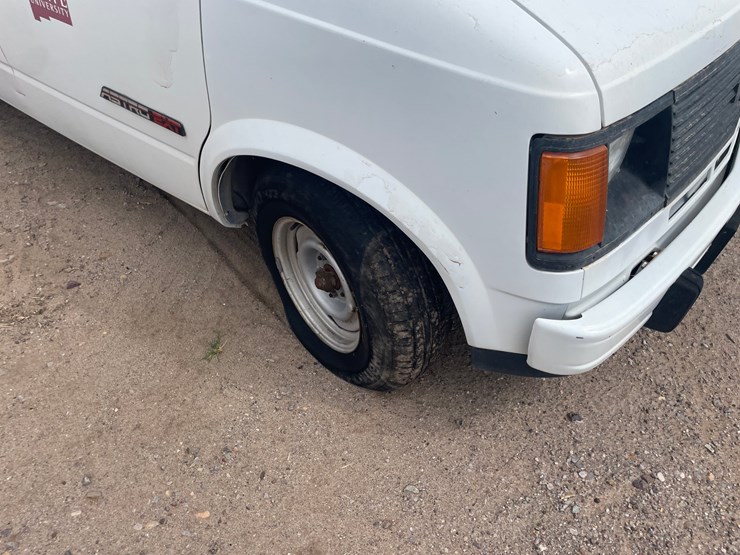 1994-chevrolet-astro-image-15