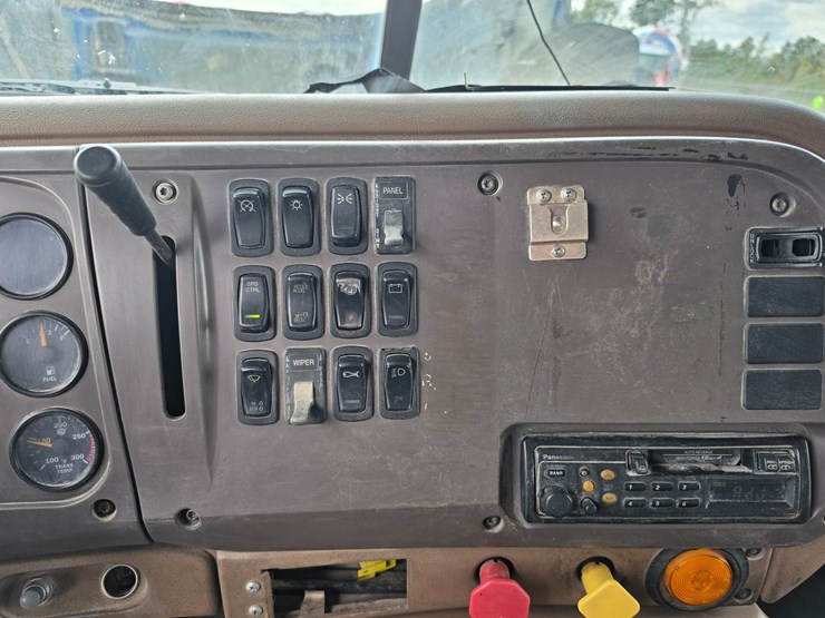 #25404-•-2003-mack-cv713-granite-tandem-axel-dump-truck-image-82