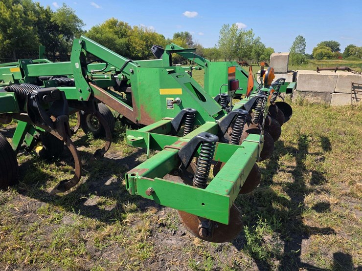 john-deere-2700-image-31