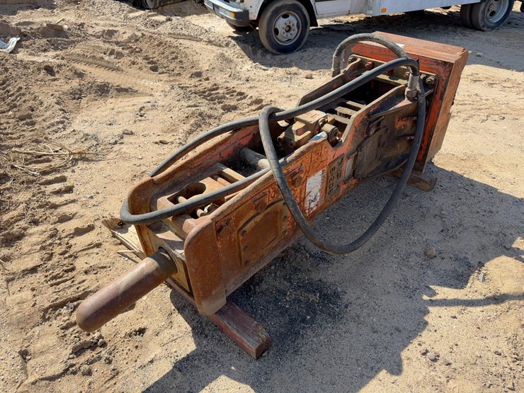 caterpillar-m318-image-2