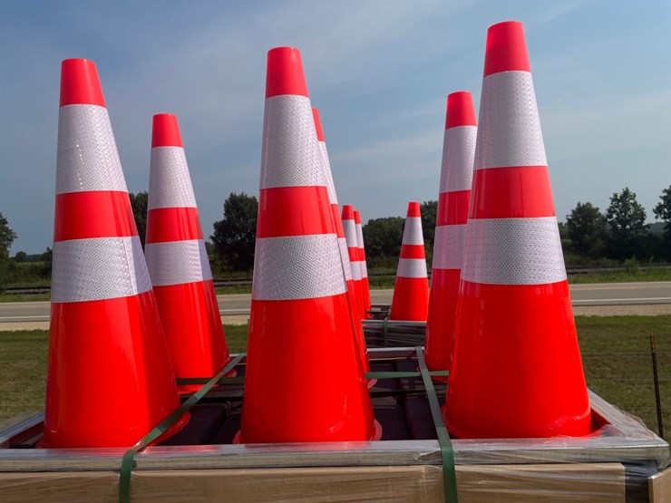 #2507-•-greatbear-highway-safety-cones-image-6
