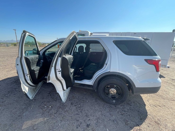 2017-ford-explorer-image-16