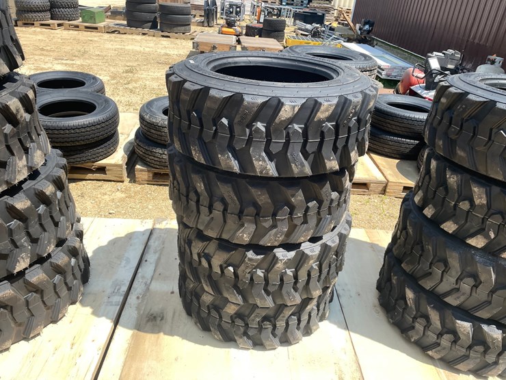 #2210-•-(4)-forerunner-10-16.5-radial-tires-image-3