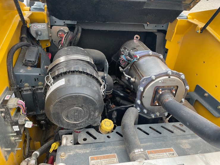 2018-gehl-r260-image-30