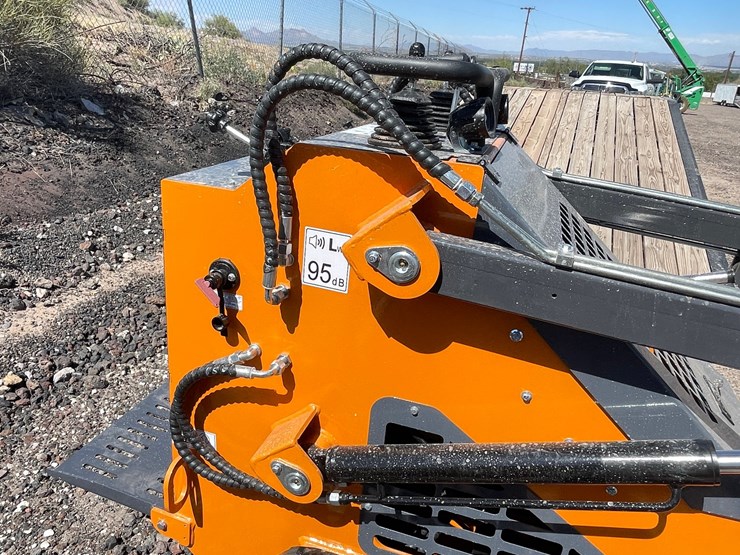 #2067-•-unused-2026-landhonor-mini-skid-steer-loader-image-10