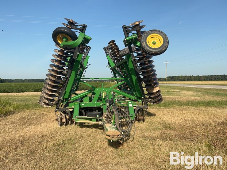 2022-john-deere-2633-image-2