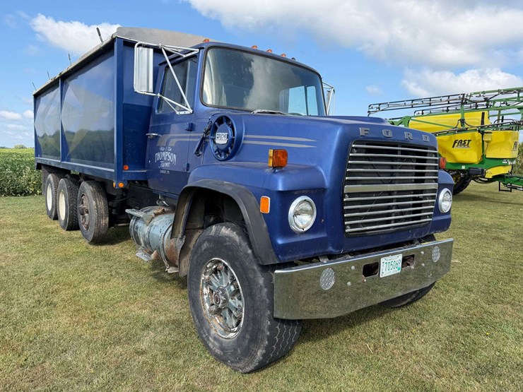 1975-ford-8000-image-27