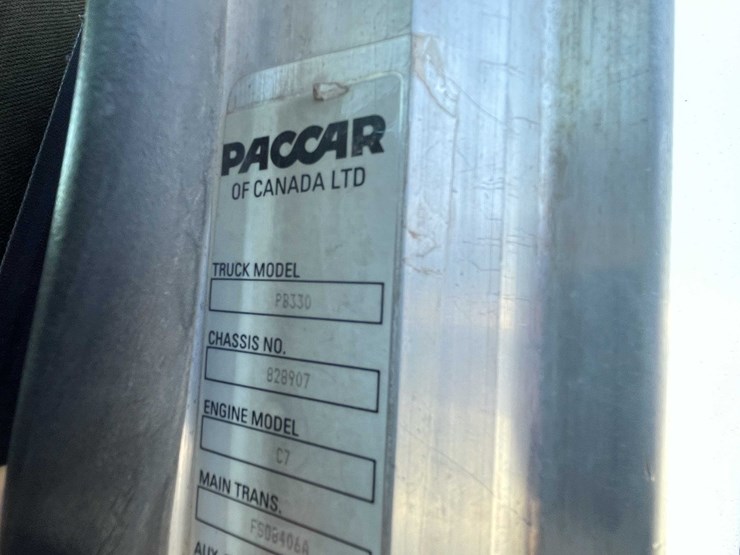 2004-peterbilt-330-image-35